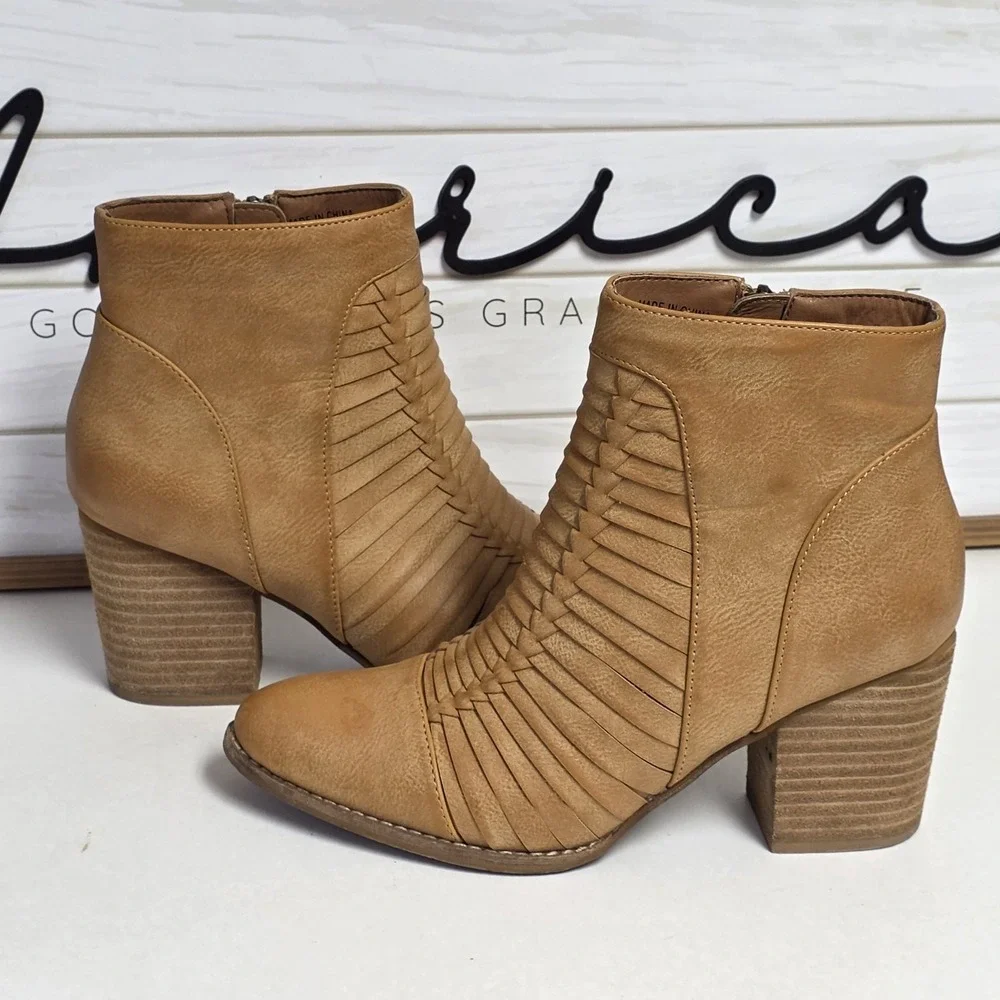 Beast Fashion Buckle McKenna Western Ankle Boots 7.5 Women's Camel Tan Block